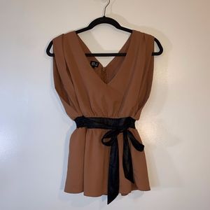 Very J cider & black cinch waist dressy tank - L